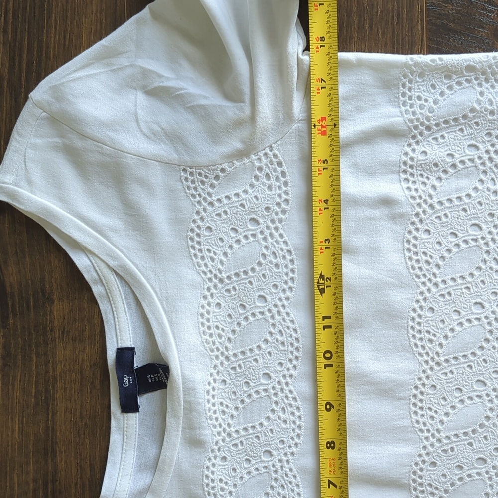 Gap Lace Eyelet Front Top - Picture 8 of 17